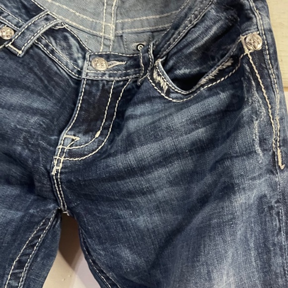 "Miss Me Jeans Size 28 Boot Cut with Embellishments: Sparkling Style for Every S - Picture 5 of 9